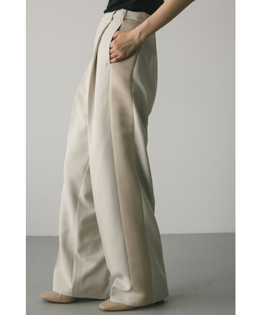 サイドラインタックパンツ