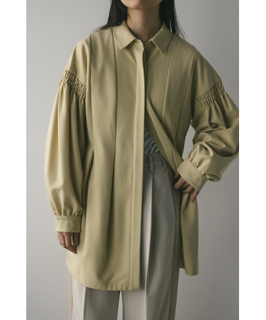 ショルダーシャーリングシャツ