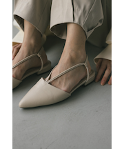 Vストラップフラットシューズ