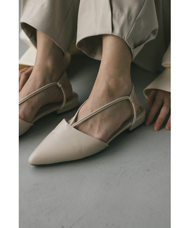 Vストラップフラットシューズ