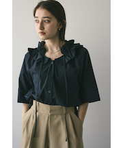 フリルカラーブラウス