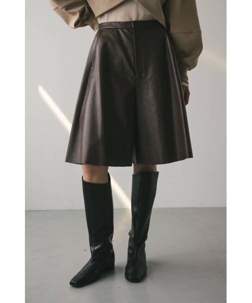 フェイクレザーハーフパンツ