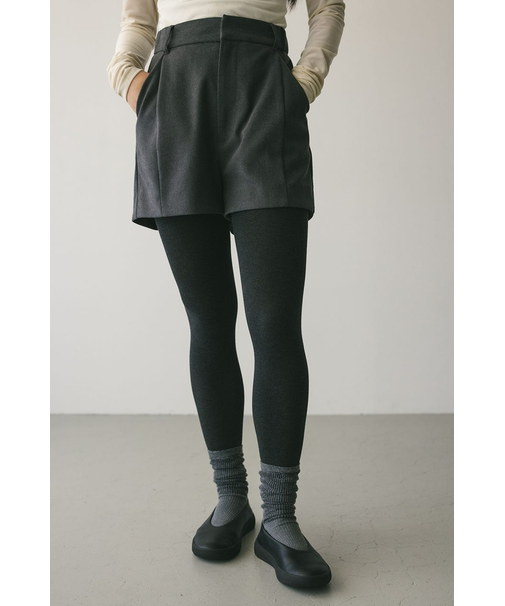 フォルムショートパンツ