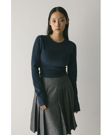 バックオープンベロアショートニット