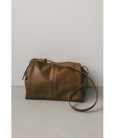 フラップデザインショルダーバッグ