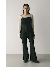 センタープレスフレアパンツ