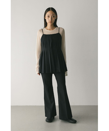 センタープレスフレアパンツ