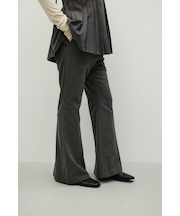 センタープレスフレアパンツ