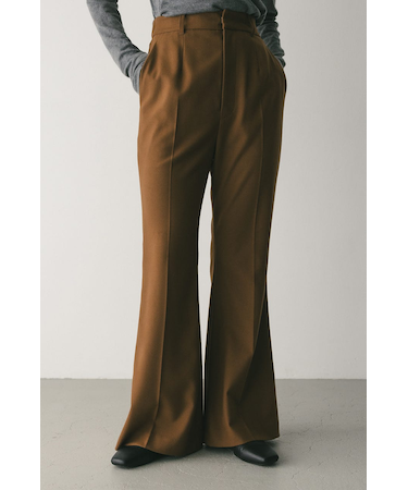 センタープレスフレアパンツ