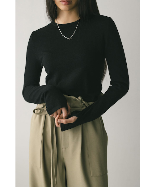 フィンガーホールクルーネックニット