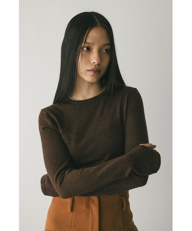 フィンガーホールクルーネックニット