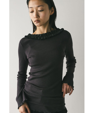 バックオープンフリルニットトップ