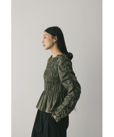 シャーリングブラウス