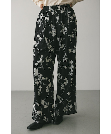 フラワープリントリラックスパンツ