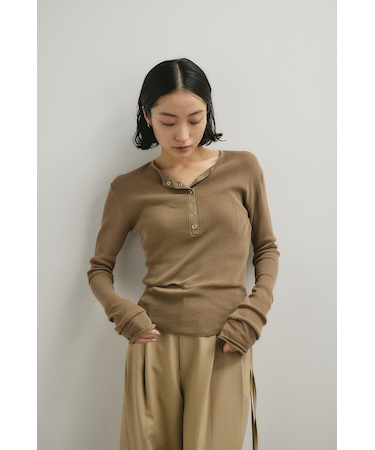 ヘンリーネックシアーニット