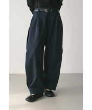 サイドタックフォルムパンツ