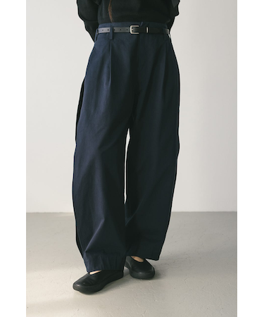 サイドタックフォルムパンツ