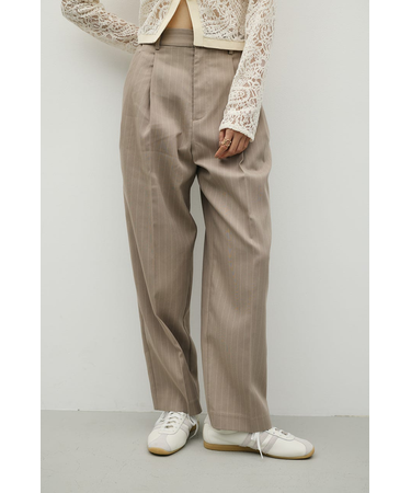 ストレートタックパンツ