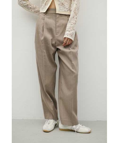 ストレートタックパンツ