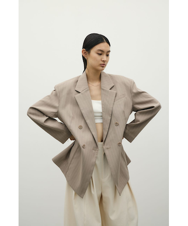 シームデザインテーラードジャケット