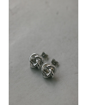 ノットモチーフピアス