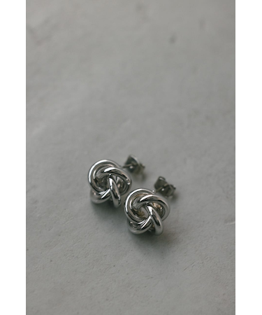 ノットモチーフピアス
