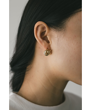 ノットモチーフピアス