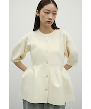 ペプラムフォルムスリーブカーデ