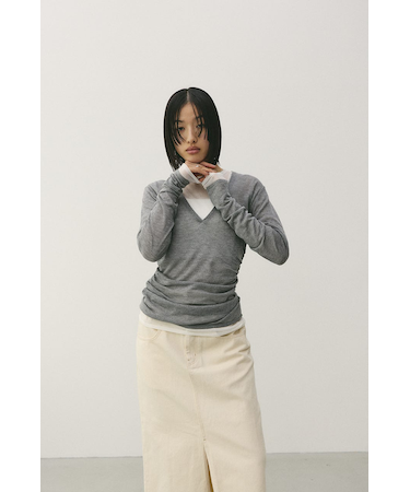 ディープVネックシアートップ