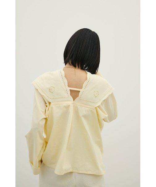 カットワークカラーブラウス