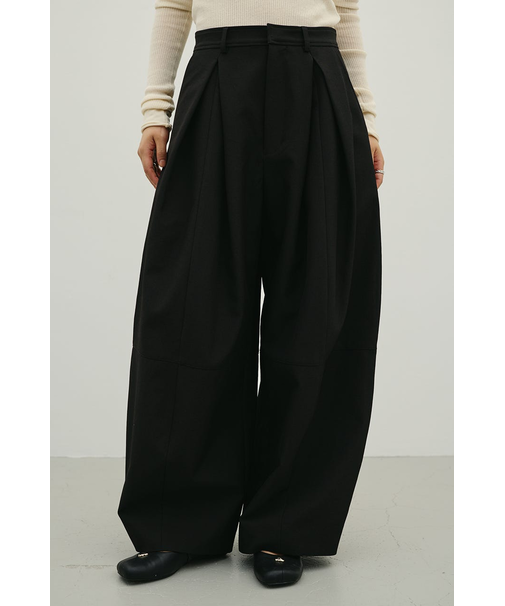 タックフォルムパンツ