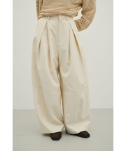 タックフォルムパンツ