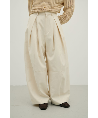 タックフォルムパンツ