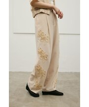 フラワーエンブロイダリータックパンツ