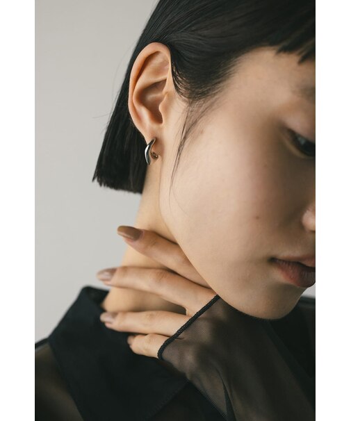 ダイヤラインピアス
