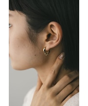 ダイヤラインピアス