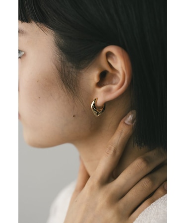 ダイヤラインピアス