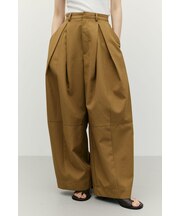 タックフォルムパンツ