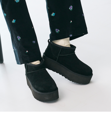 ＜UGG＞クラシック ウルトラミニプラットフォーム ブーツ