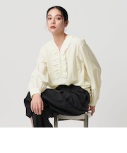 【WEB限定 Wardrobe DAILY MINIMAL】フリル Vネックブラウス ウォッシャブル