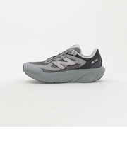 ＜New Balance＞UTRN スニーカー