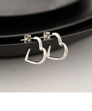 キュービックジルコニア ライン ハート ピアス