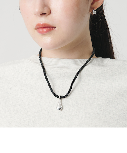 メタル ドロップ チョーカー