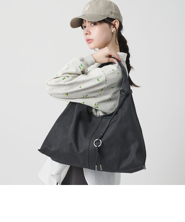 チャーム ショルダーバッグ