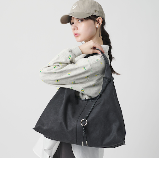 チャーム ショルダーバッグ