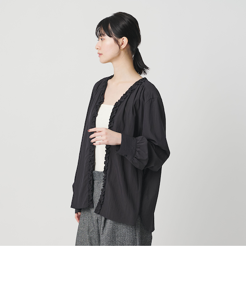 【WEB限定 Wardrobe DAILY MINIMAL】ラッフル Vネックブラウス ウォッシャブル