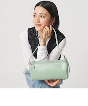 ＜YAHKI＞レザー スクエア ダブルジップ ショルダーバッグ