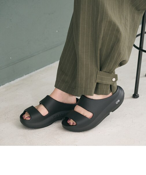 ＜OOFOS＞OOyea サンダル/ブラック