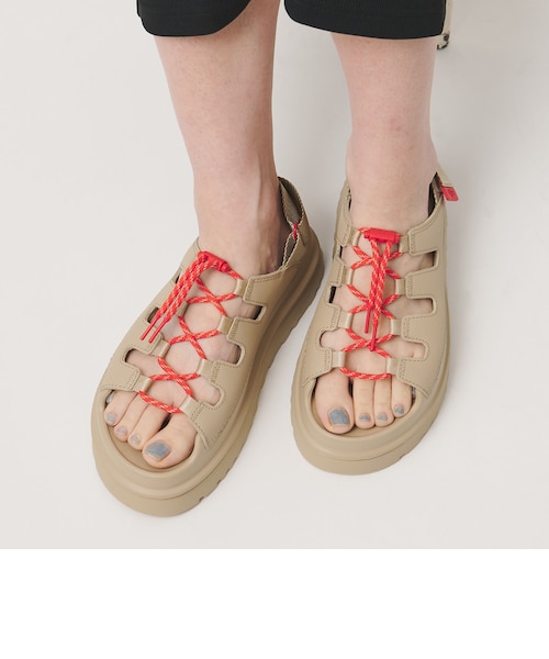 UGG＞ゴールデン グロウ トグル サンダル｜ビューティー＆ユース