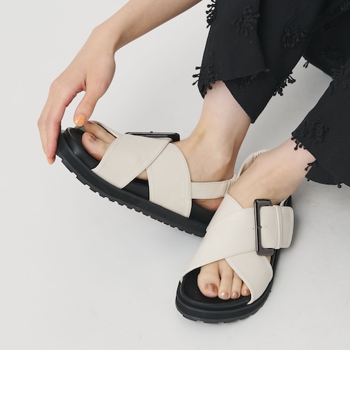 ビッグバックル クロスストラップ サンダル